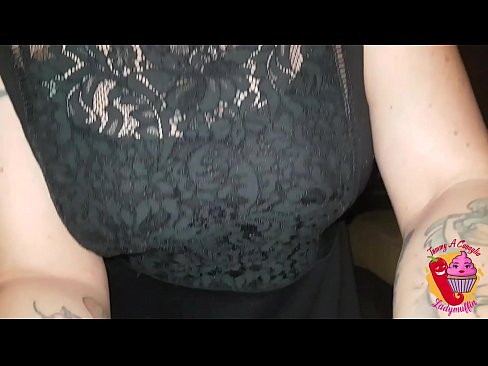 ❤️ Mae llyschwaer Slutty yn rhoi blowjob iddo a Sbaeneg ️❌ Fideo porn wrthon ni
