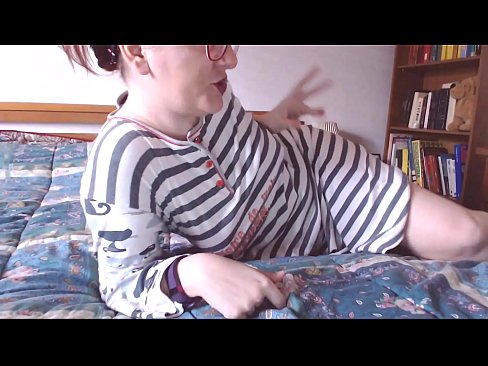 ❤️ Cymerwch y ceiliog mawr du hwn yn eich ceg caethwas bach ️❌ Fideo porn wrthon ni